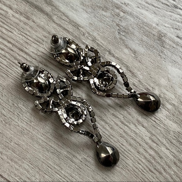 Rhinestone statement bib necklace and earrings set - Picture 8 of 8